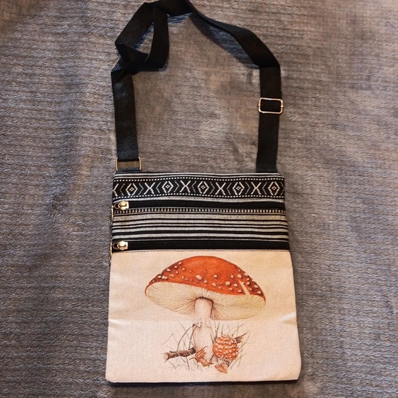 Mushroom Print Crossbody Bag, Adorable Woven Boho Fairy Cottagecore Purse - Picture 2 of 7